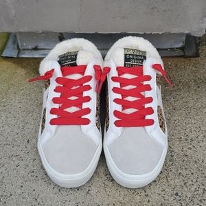 Adorable slip on sneakers with fun red laces! 😍